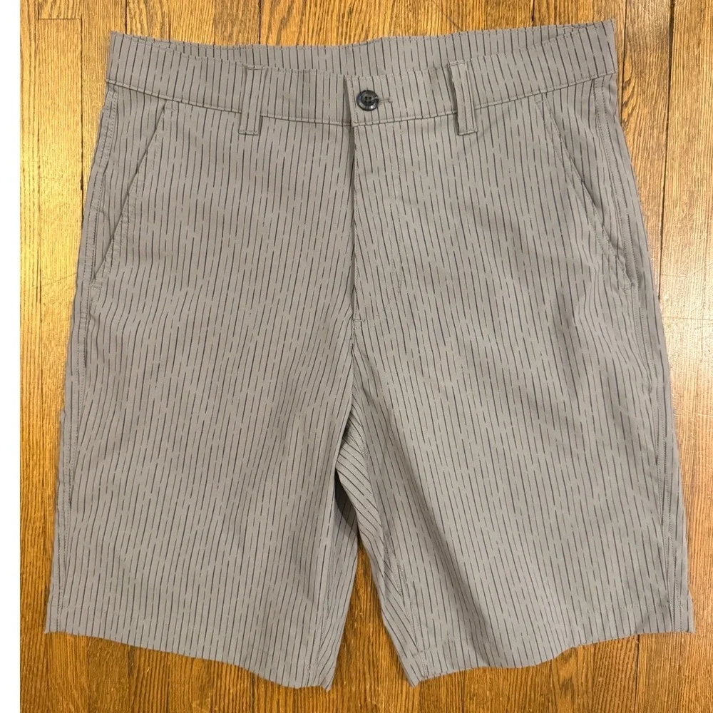 Eddie Bauer Mens Horizon Guide Chino Shorts Grey Pinstripe Size 32 Hiking Travel